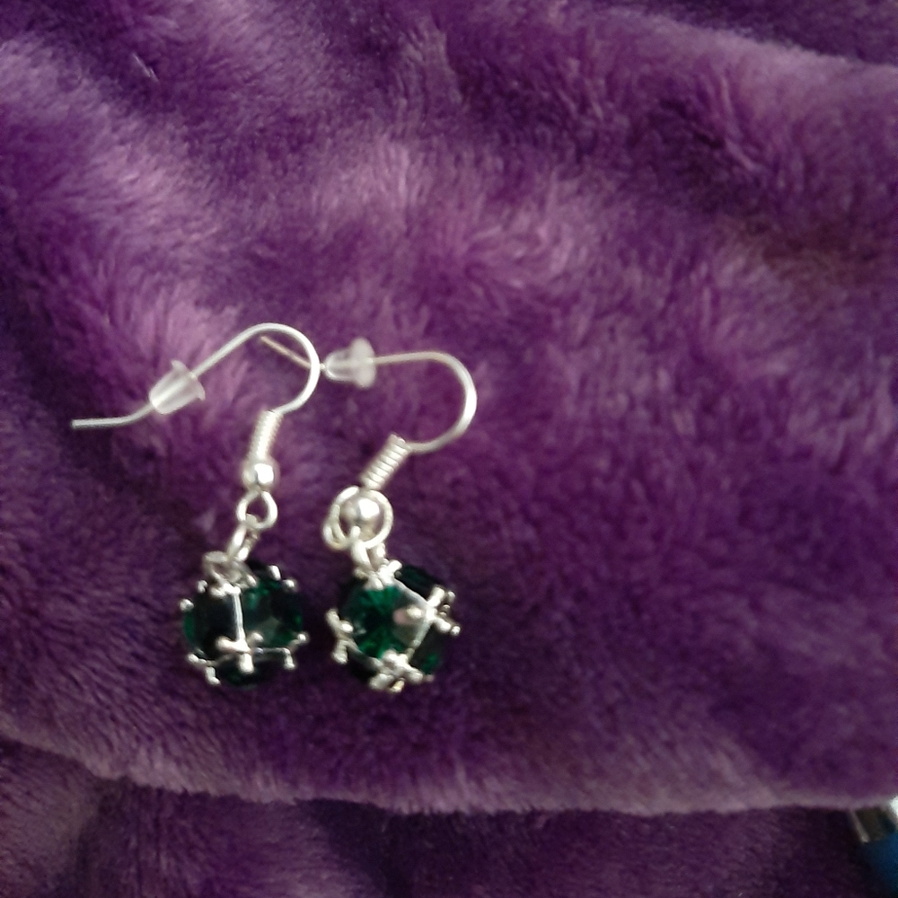 Emerald green crystal earrings.